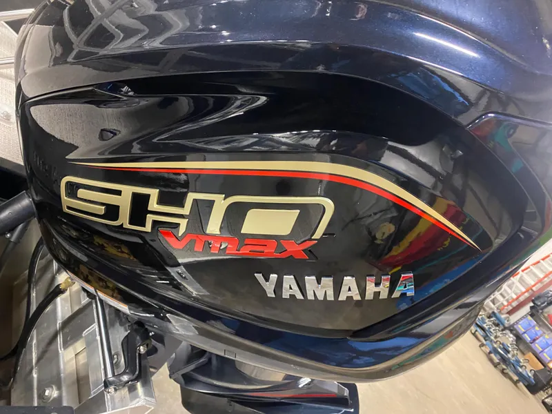 Slide: The Image of Yamaha SHO VMAX engine on 2025 SunCatcher Fusion 324SS boat. - 24