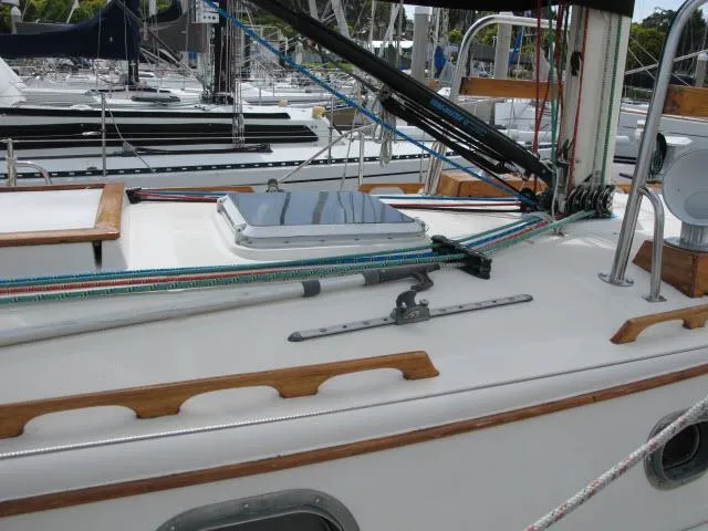 Slide: The Image of 1987 Pacific Seacraft PS37 sailboat deck with rigging and hatch. - 28