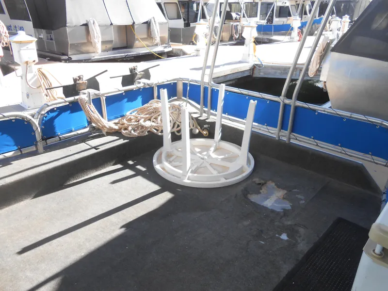 Slide: The Image of Deck of 1998 Lakeview 5516 boat with railing and rope. - 26