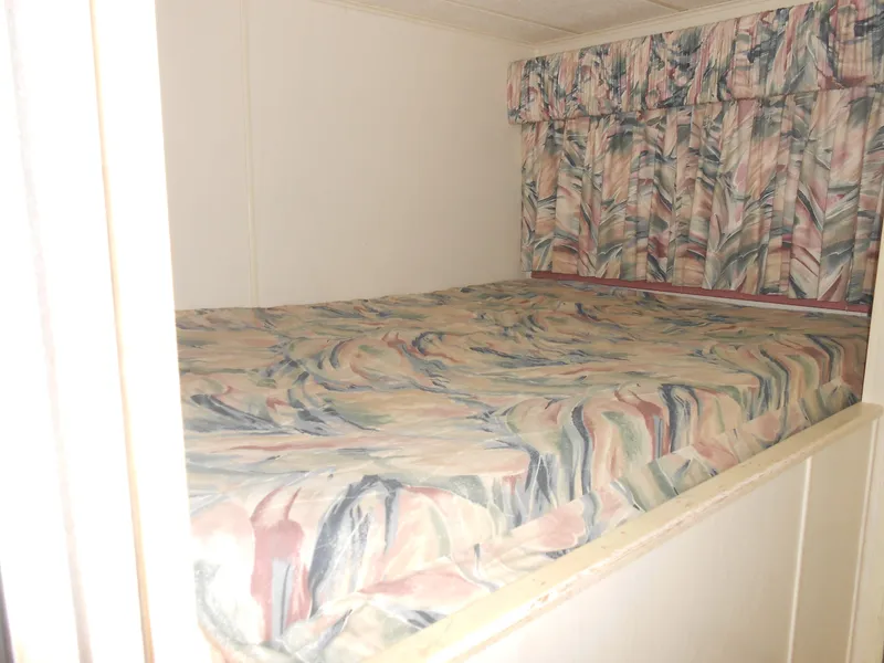 Slide: The Image of 1998 Lakeview 5516 interior with patterned bed and matching curtains. - 7