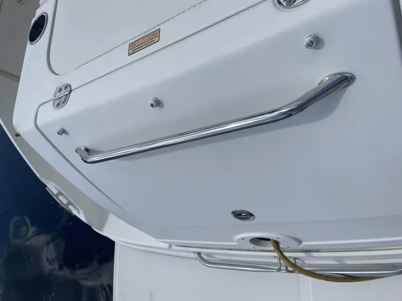 Slide: The Image of 2006 Sea Ray 270 Amberjack boat stern with chrome handle and rope. - 20