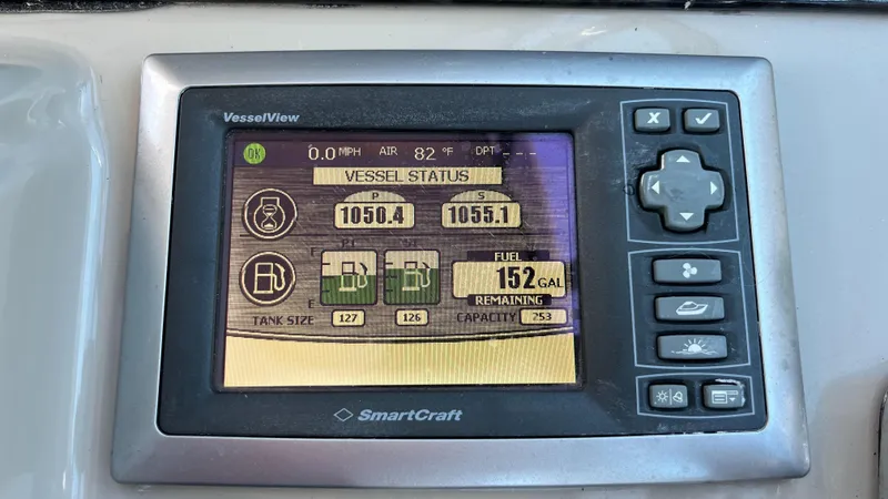 Slide: The Image of SmartCraft VesselView display on 2008 Sea Ray 380 Sundancer showing vessel status and fuel data. - 28