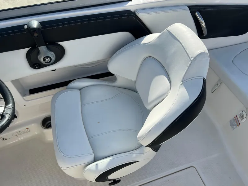 Slide: The Image of 2017 Chaparral 19 H2O Sport boat interior with white and black captain's chair. - 14