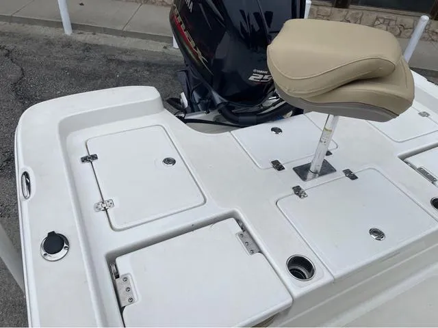 Slide: The Image of 2019 NauticStar 244XTS boat deck with Yamaha engine and beige seat. - 26