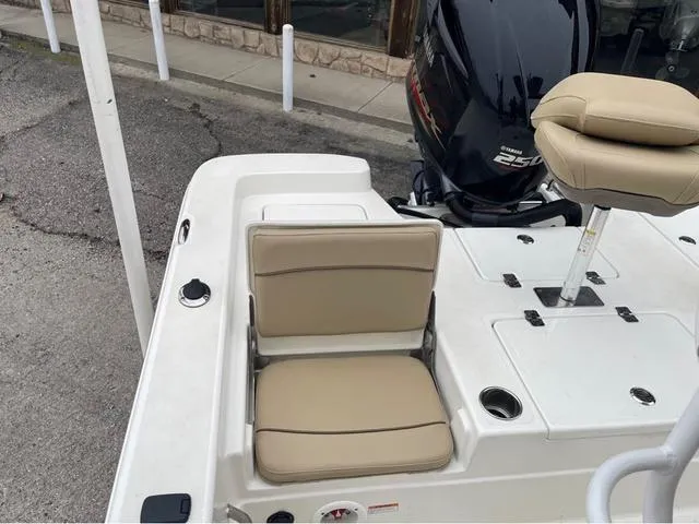 Slide: The Image of 2019 NauticStar 244XTS boat with Yamaha 250 engine and beige seating. - 28