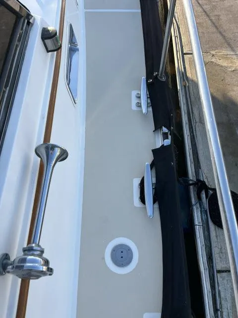 Slide: The Image of Grand Banks 38 Eastbay EX 1999 - 51