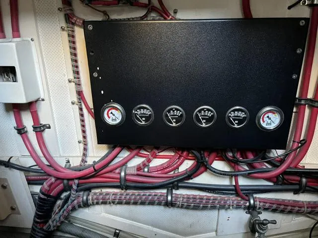 Slide: The Image of Grand Banks 38 Eastbay EX 1999 - 65