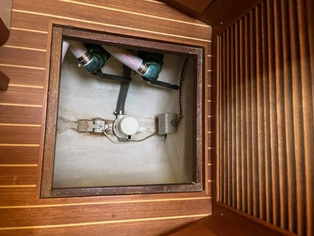 Slide: The Image of Grand Banks 38 Eastbay EX 1999 - 68