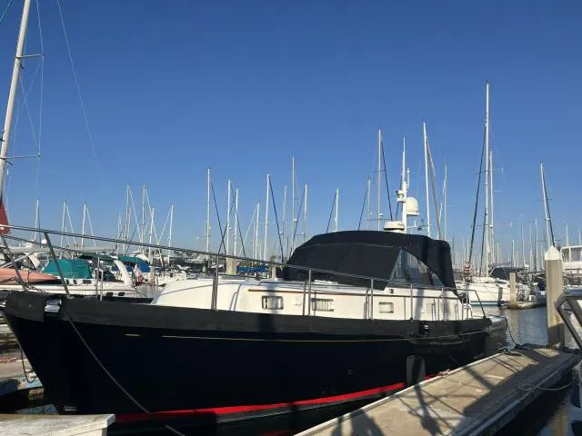 Slide: The Image of Grand Banks 38 Eastbay EX 1999 - 74