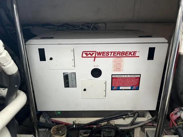 Slide: The Image of Grand Banks Eastbay 38 1999 - 66