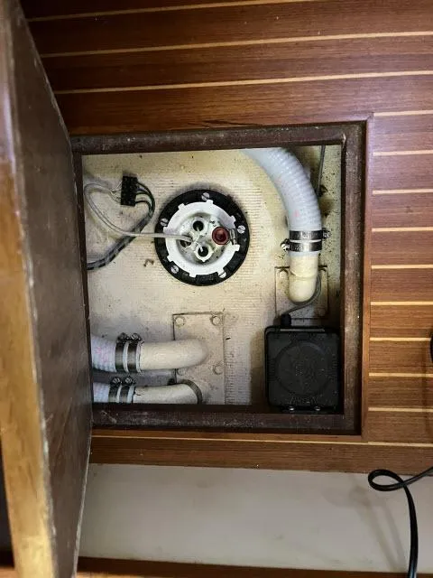 Slide: The Image of Grand Banks Eastbay 38 1999 - 67