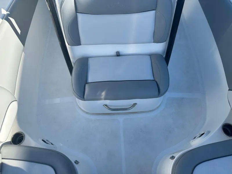 Slide: The Image of NauticStar Legacy 2302 2022 - 50