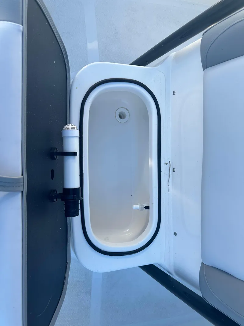 Slide: The Image of NauticStar Legacy 2302 2022 - 51