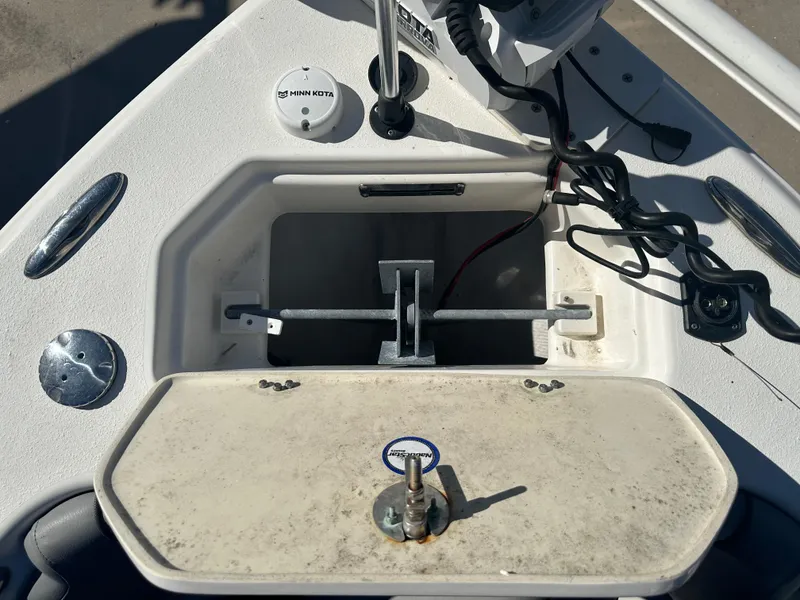 Slide: The Image of NauticStar Legacy 2302 2022 - 52