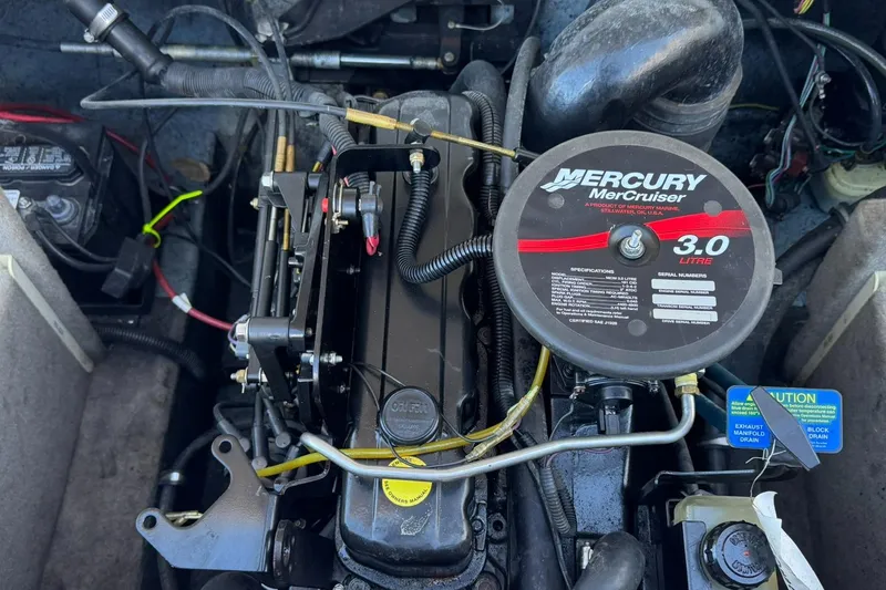 Slide: The Image of 2002 Bayliner 185 BR engine with MerCruiser 3.0 motor, detailed view. - 25