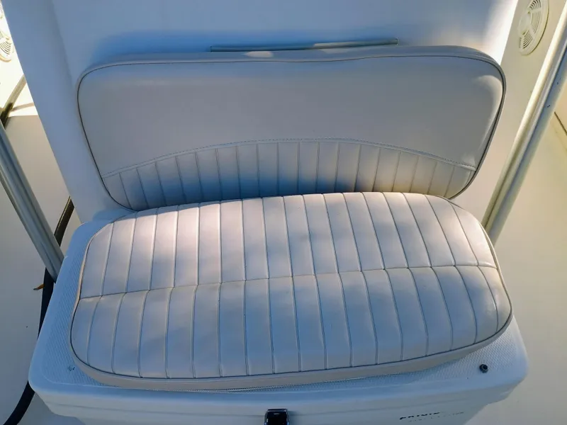 Slide: The Image of Padded seat on 2007 Hydra-Sports 2500CC Vector boat, white upholstery. - 12