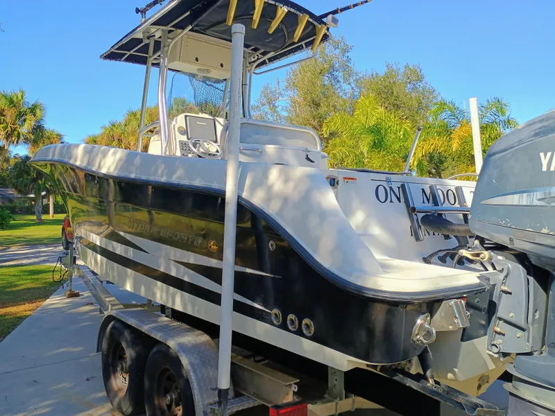 Slide: The Image of 2007 Hydra-Sports 2500CC Vector boat on trailer, parked outdoors. - 3