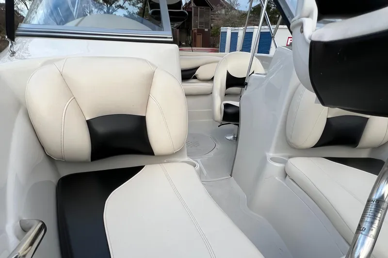 Slide: The Image of 2013 Tahoe Q5i boat interior with white and black seating. - 10