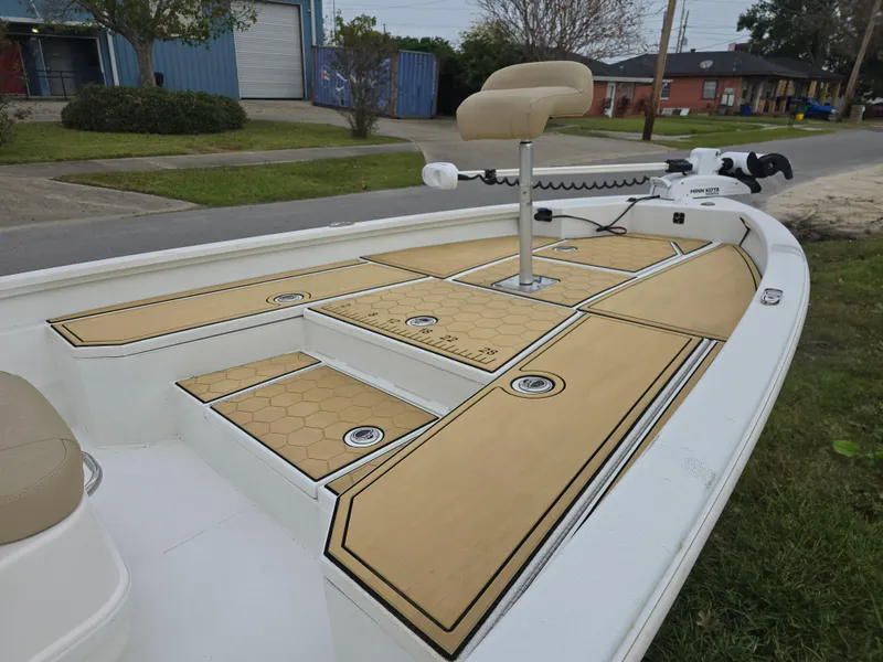 Slide: The Image of 2022 Avid 21 Mag boat with tan deck and seating. - 22