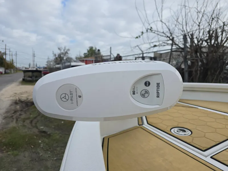 Slide: The Image of Avid 21 Mag 2022 boat with Riptide i-Pilot trolling motor, outdoor setting. - 25