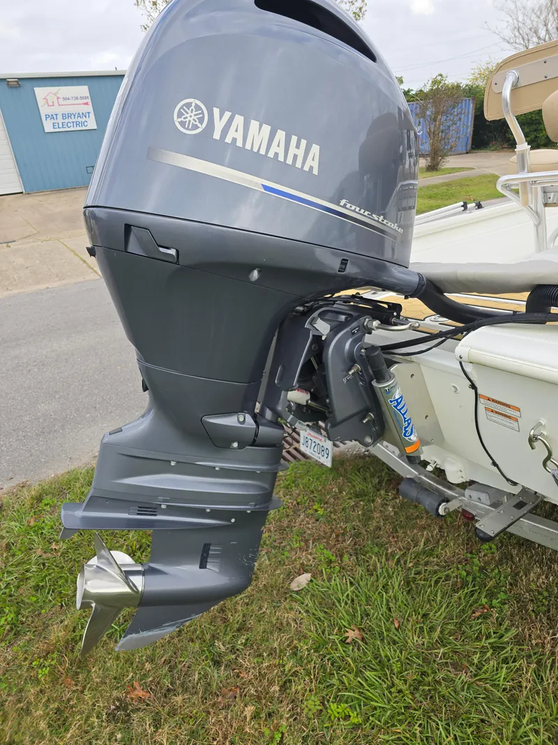 Slide: The Image of Yamaha outboard motor on Avid 21 Mag boat, 2022 model, parked on grass. - 26