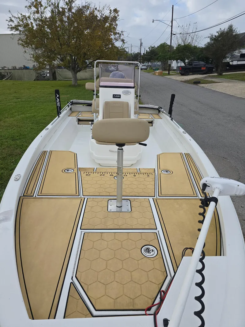 Slide: The Image of 2022 Avid 21 Mag boat with tan deck and central seating. - 28