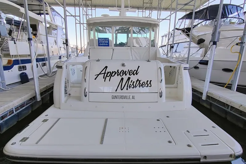 The Image of Tiara 4400 Sovran 2004 - 0