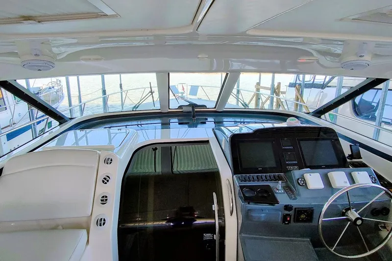 Slide: The Image of Tiara 4400 Sovran 2004 - 10