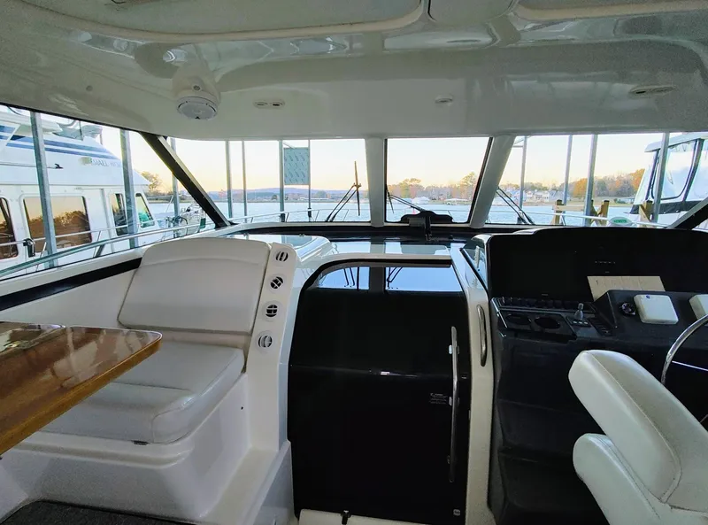 Slide: The Image of Tiara 4400 Sovran 2004 - 11