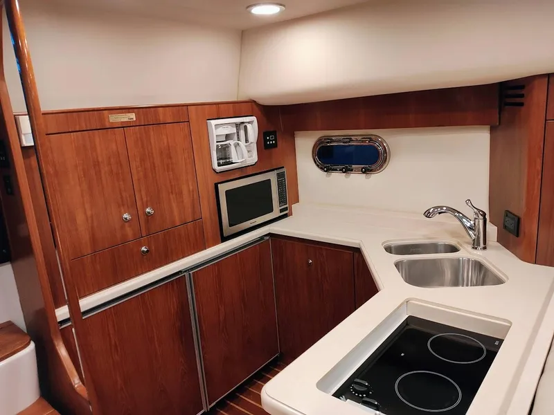 Slide: The Image of Tiara 4400 Sovran 2004 - 26