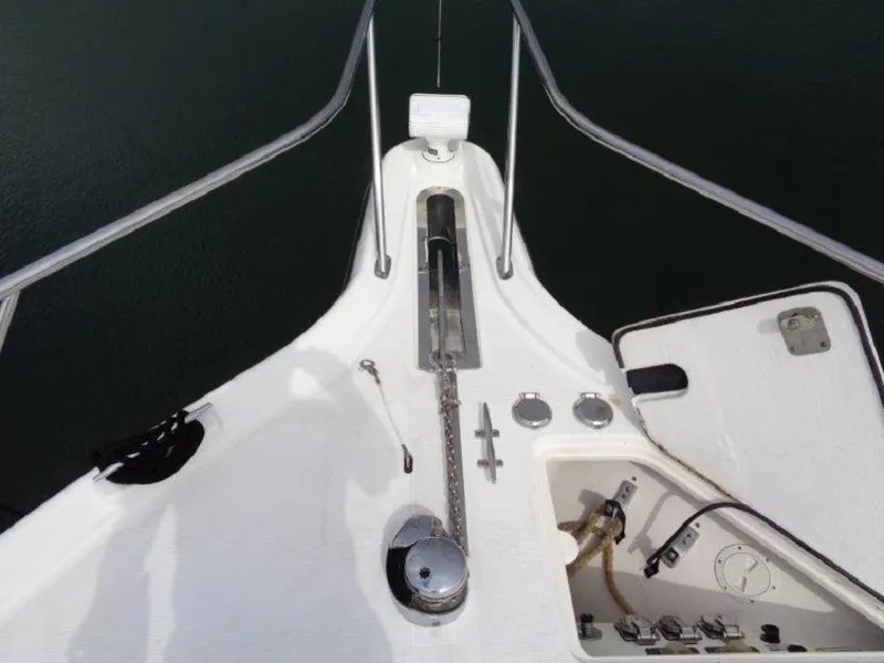 Slide: The Image of Tiara 4400 Sovran 2004 - 5