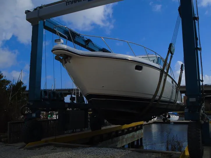 Slide: The Image of Tiara 4400 Sovran 2004 - 6