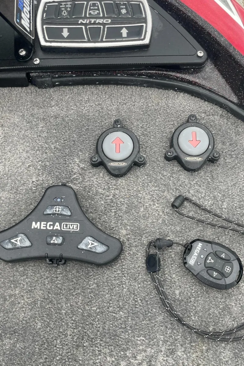 Slide: The Image of 2016 Nitro Z21 XL Pro boat controls and electronics on deck. - 6