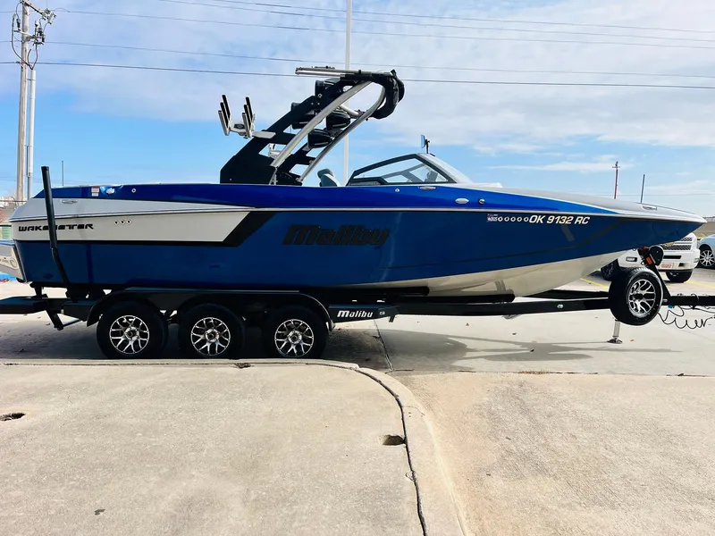 Slide: The Image of 2020 Malibu Wakesetter 24 MXZ boat on trailer, side view. - 4
