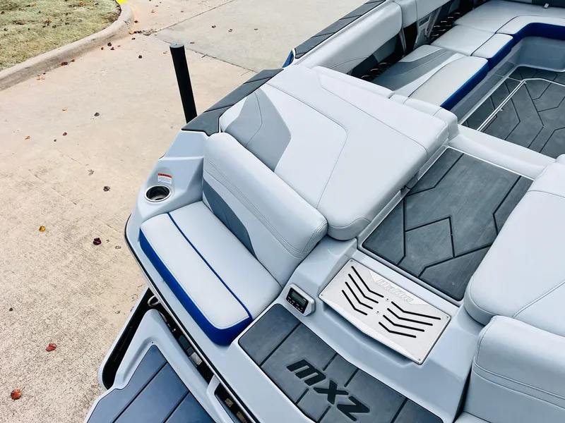 Slide: The Image of Malibu Wakesetter 24 MXZ 2020 - 52