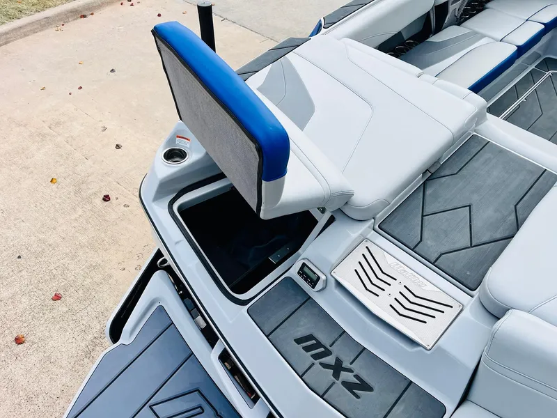 Slide: The Image of Malibu Wakesetter 24 MXZ 2020 - 53