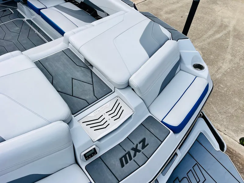 Slide: The Image of Malibu Wakesetter 24 MXZ 2020 - 55