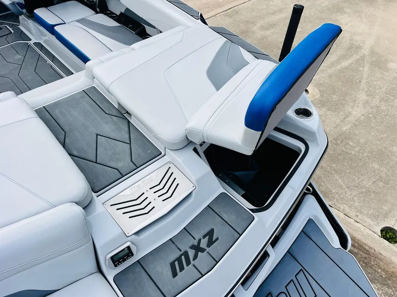 Slide: The Image of Malibu Wakesetter 24 MXZ 2020 - 56