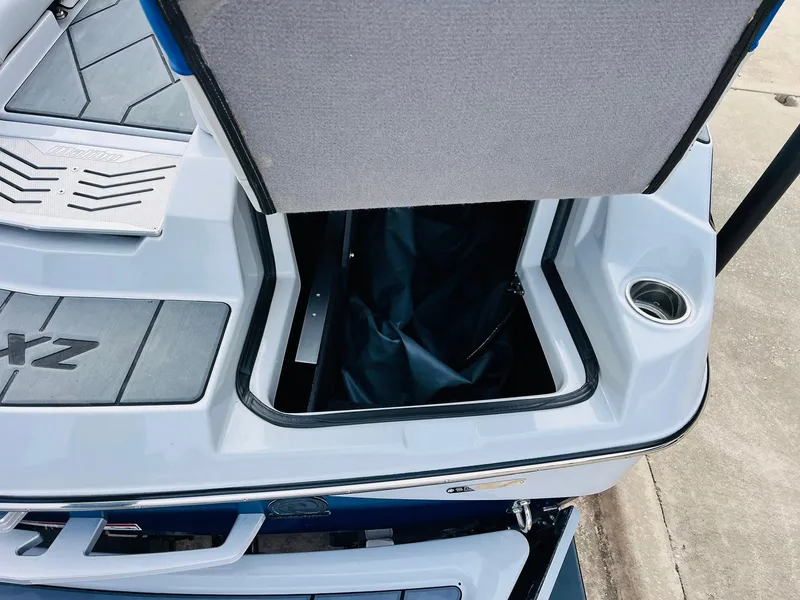 Slide: The Image of Malibu Wakesetter 24 MXZ 2020 - 57