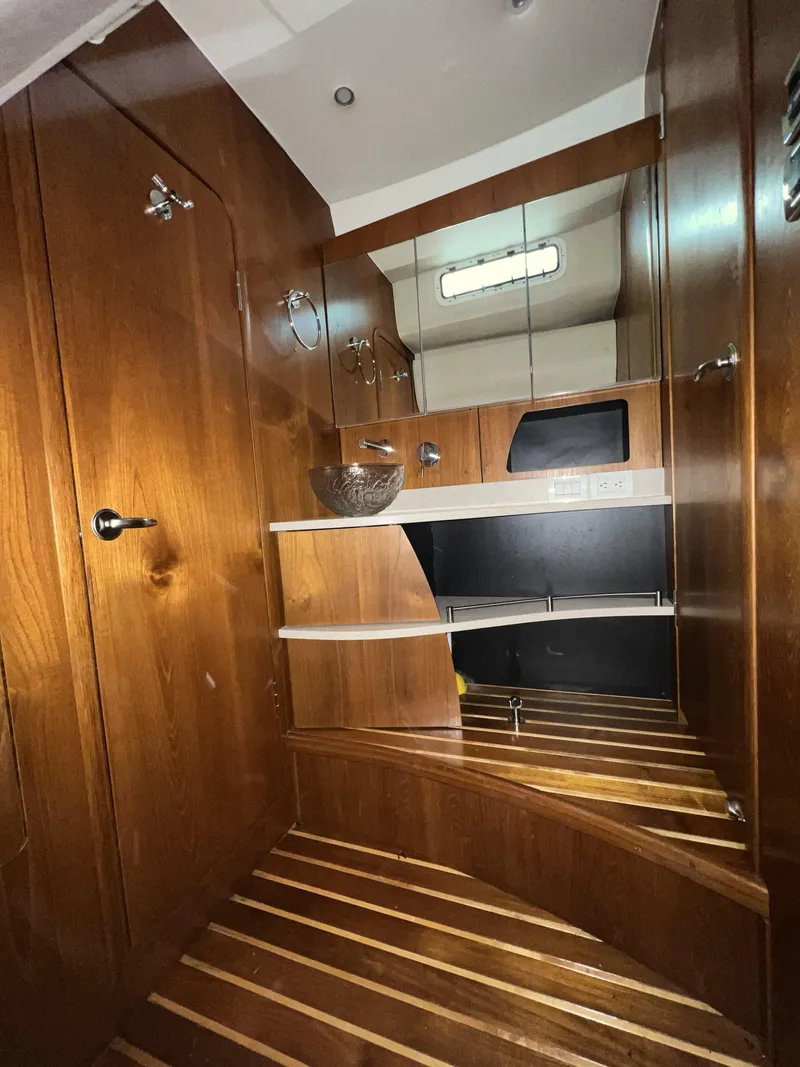 Slide: The Image of Tiara 4300 Sovran 2007 - 100