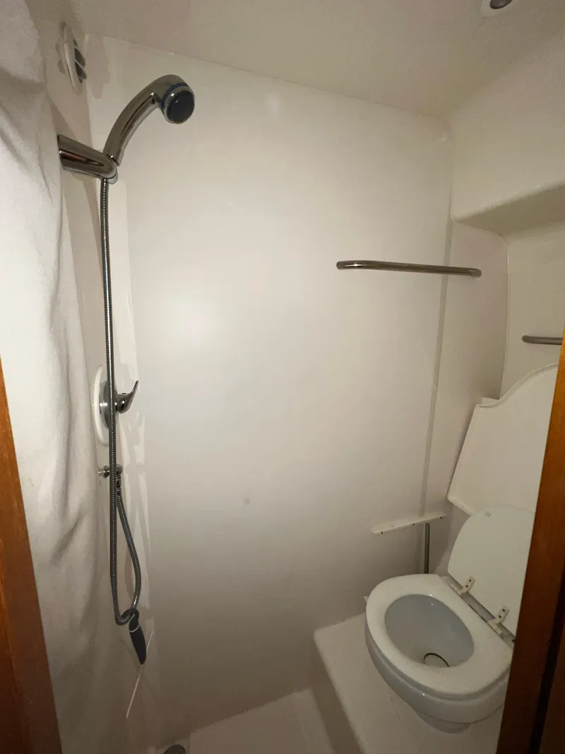 Slide: The Image of Tiara 4300 Sovran 2007 - 101