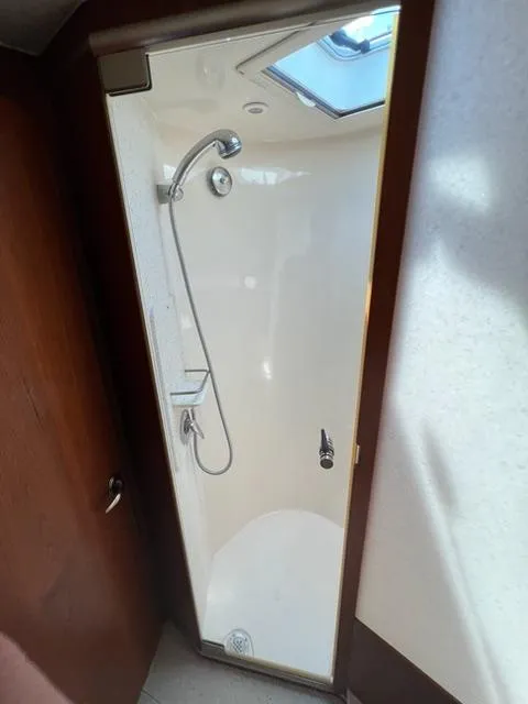 Slide: The Image of Shower area in 2007 Tiara Yachts 4300 Sovran with skylight. - 29