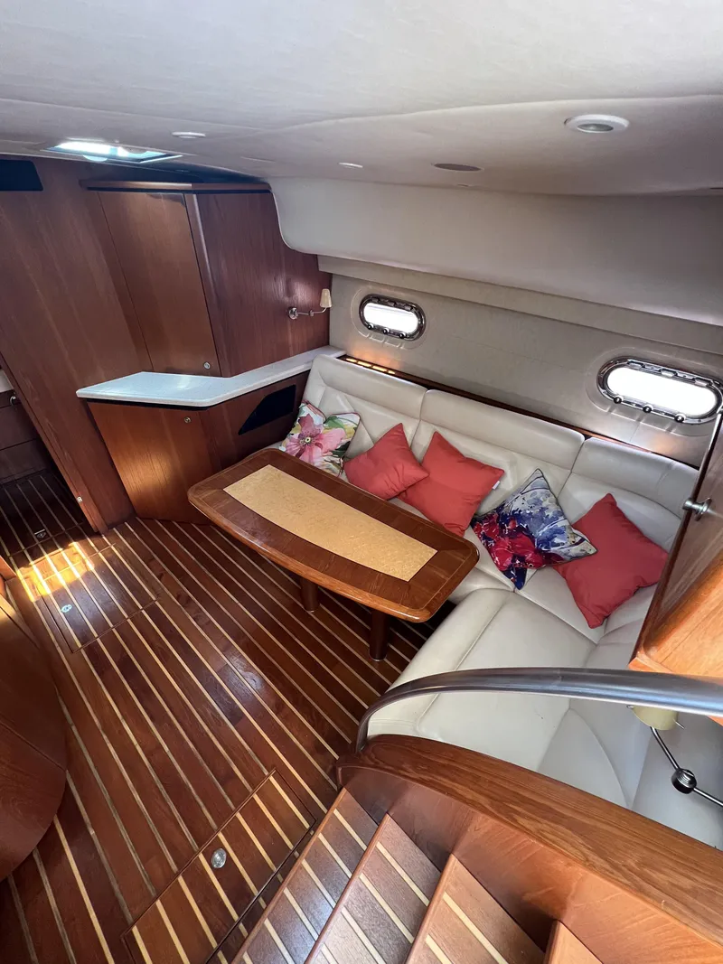 Slide: The Image of Tiara 4300 Sovran 2007 - 76