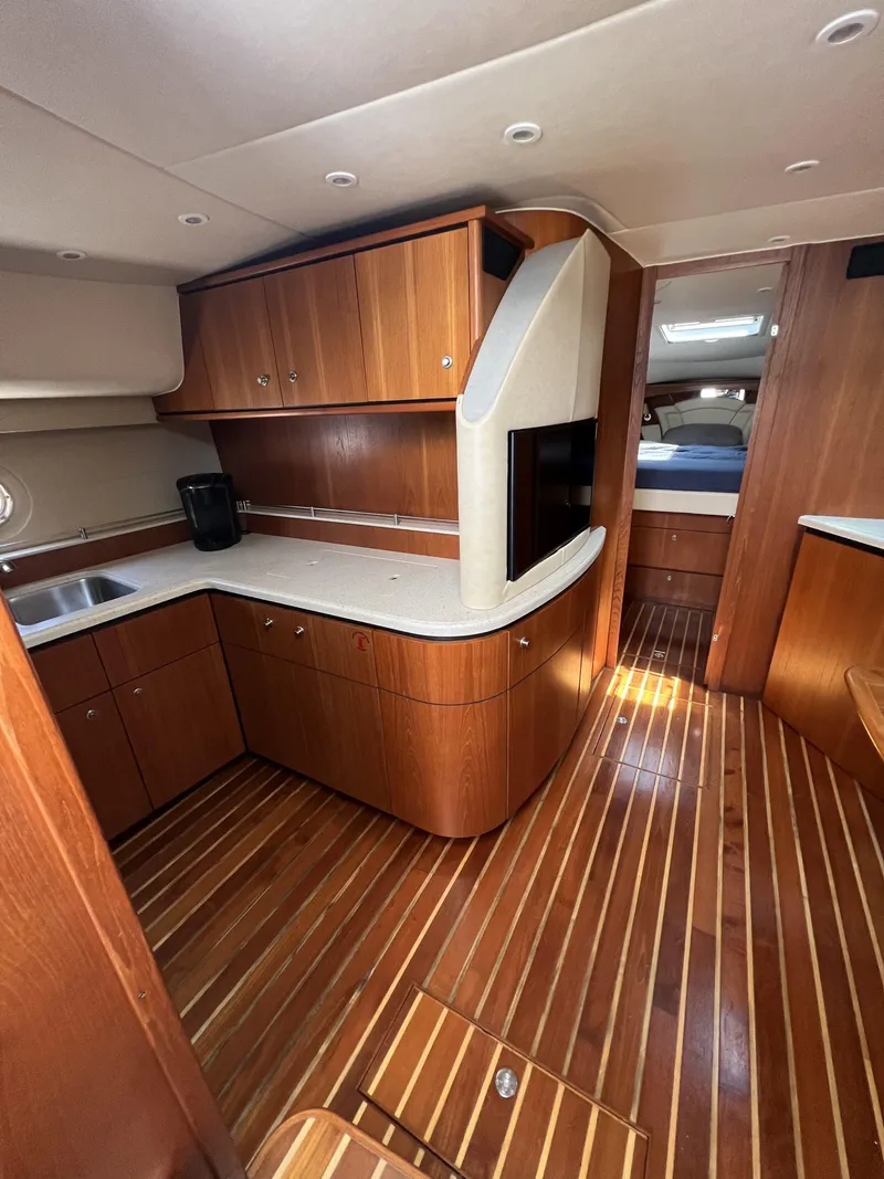 Slide: The Image of Tiara 4300 Sovran 2007 - 77