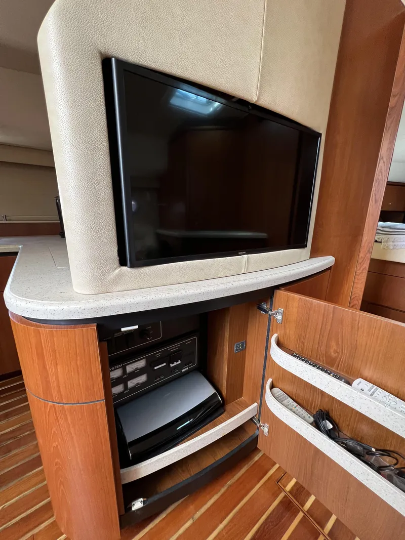 Slide: The Image of Tiara 4300 Sovran 2007 - 80