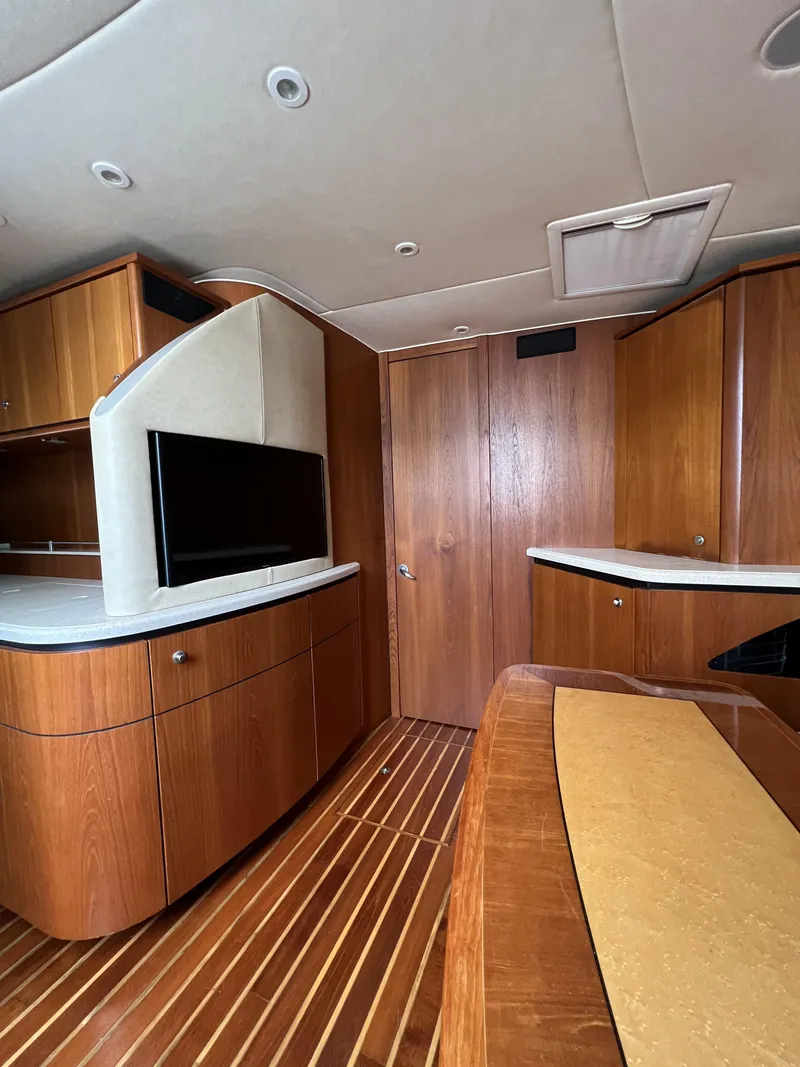 Slide: The Image of Tiara 4300 Sovran 2007 - 82