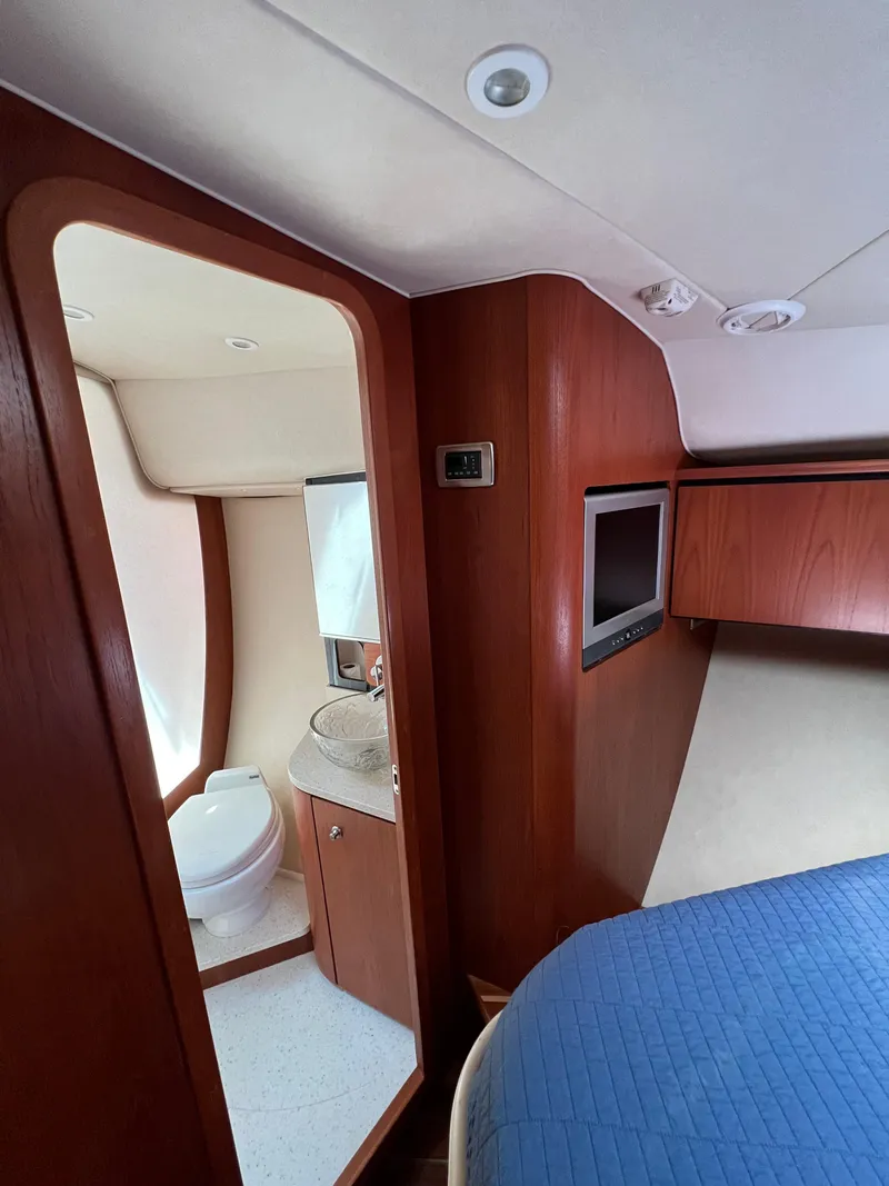 Slide: The Image of Tiara 4300 Sovran 2007 - 85