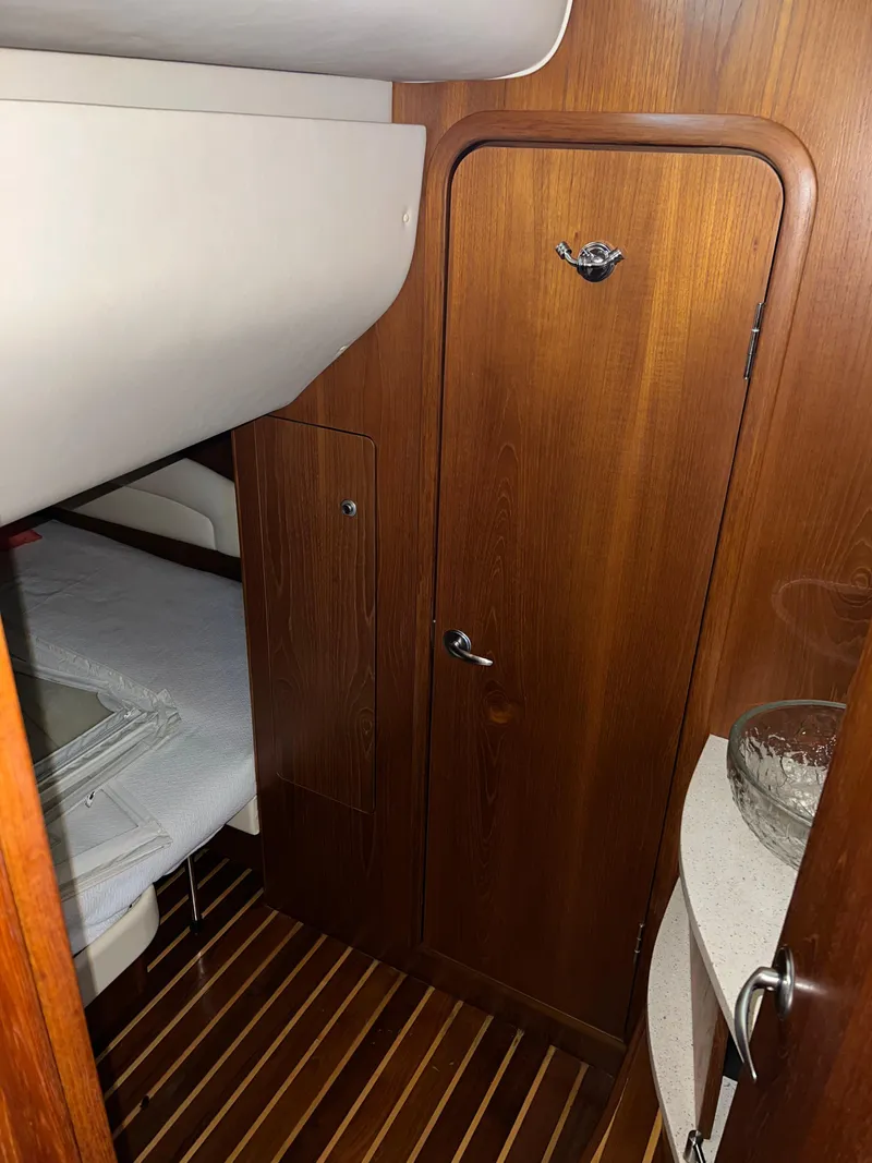 Slide: The Image of Tiara 4300 Sovran 2007 - 96