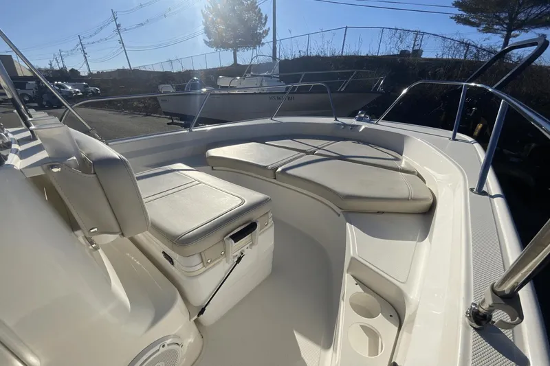 Slide: The Image of Boston Whaler 170 Montauk 2021 - 2