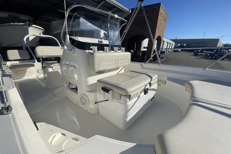 Slide: The Image of Boston Whaler 170 Montauk 2021 - 4
